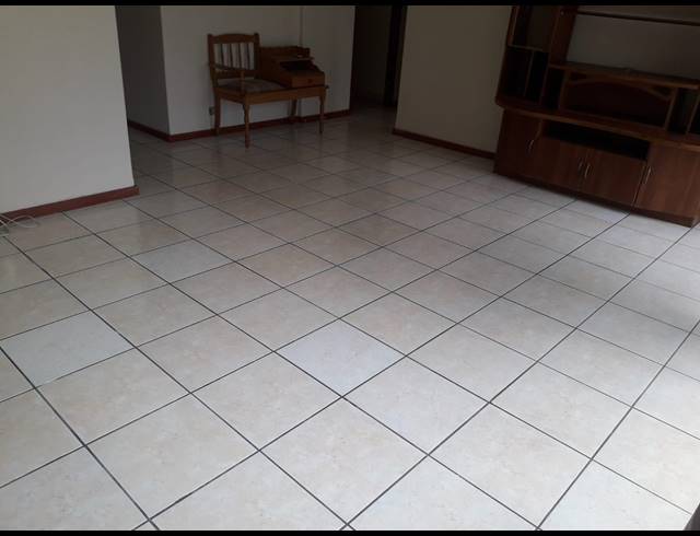 2 BEDROOM FLAT RENTED IN ESSENWOOD